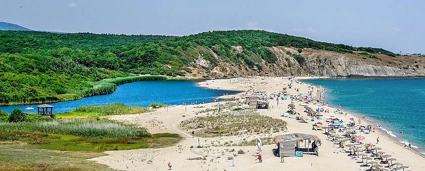 Нови сигнали за незаконни вили в Синеморец