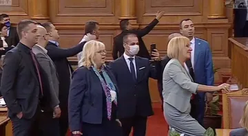 Заради охраната на Борисов! Парламентът на косъм от бой /ОБНОВЕНА/