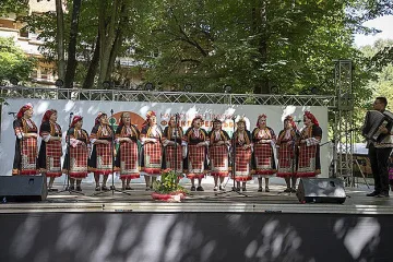 Хиляди родолюбиви българи се събраха на Тракийския фолклорен събор