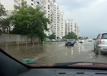 Порой удави София, наводни улици и подлези