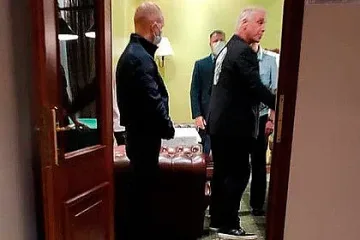 Защо руски полицаи посетиха през нощта вокала на "Рамщайн"?