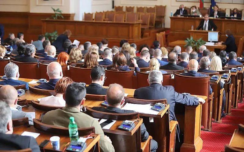 Депутатите обсъждат актуализация на бюджета и новите пенсии