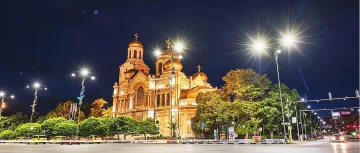 Този град диша във врата на София