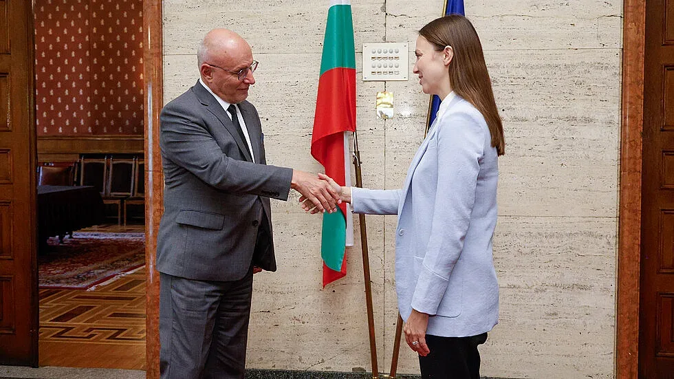 Управителят на БНБ на среща с евродепутат за еврото