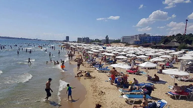 Бургас влезе в "червената зона". Какво следва?