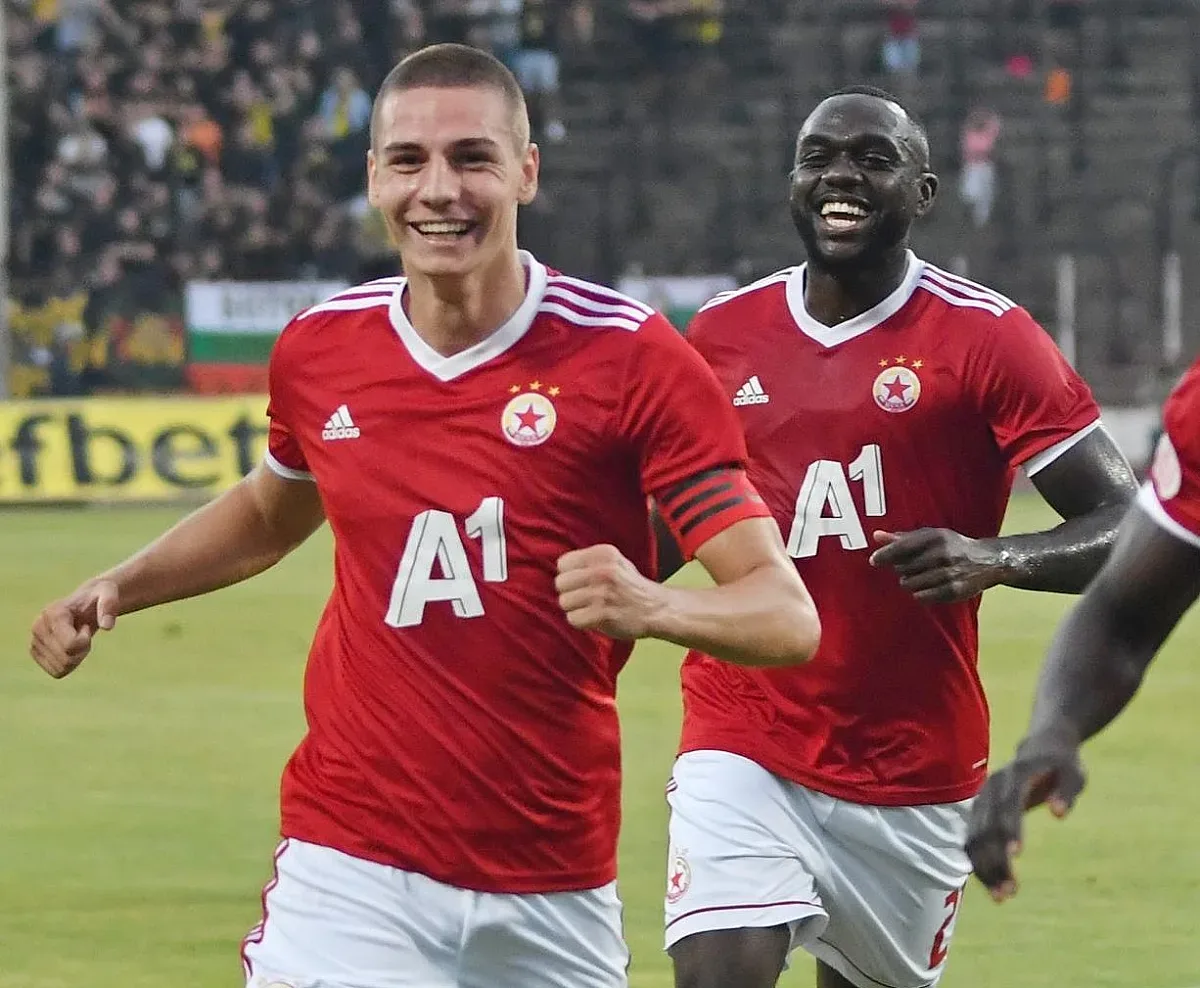 Легендарен шеф на Милан урежда трансфер на българин