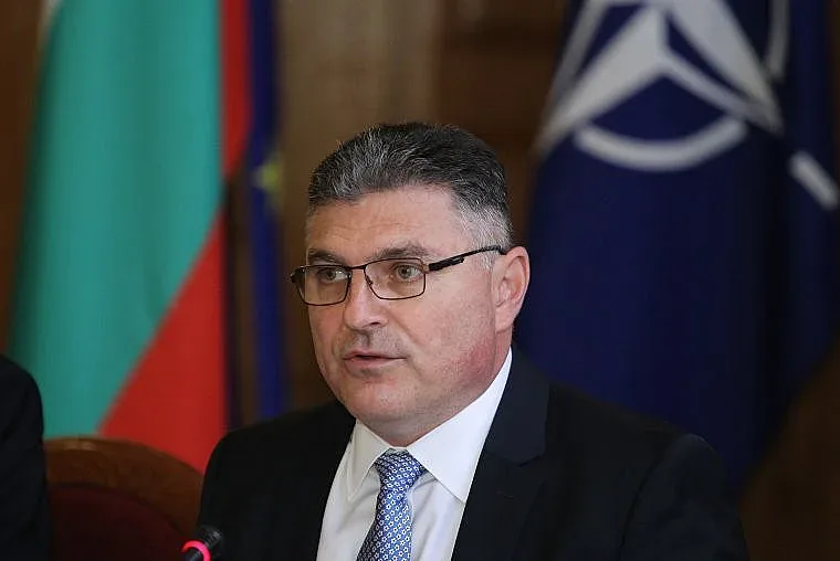 Военният министър готов да остане в следващо правителство