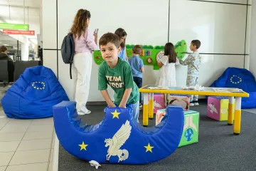 СОФ Кънект и Еврокомисията откриха детски кът на Терминал 2 на летището в София