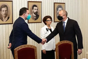 Голямо изпитание. На кого връчва мандат Радев утре