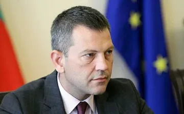 Министър недоволен от състоянието на летището