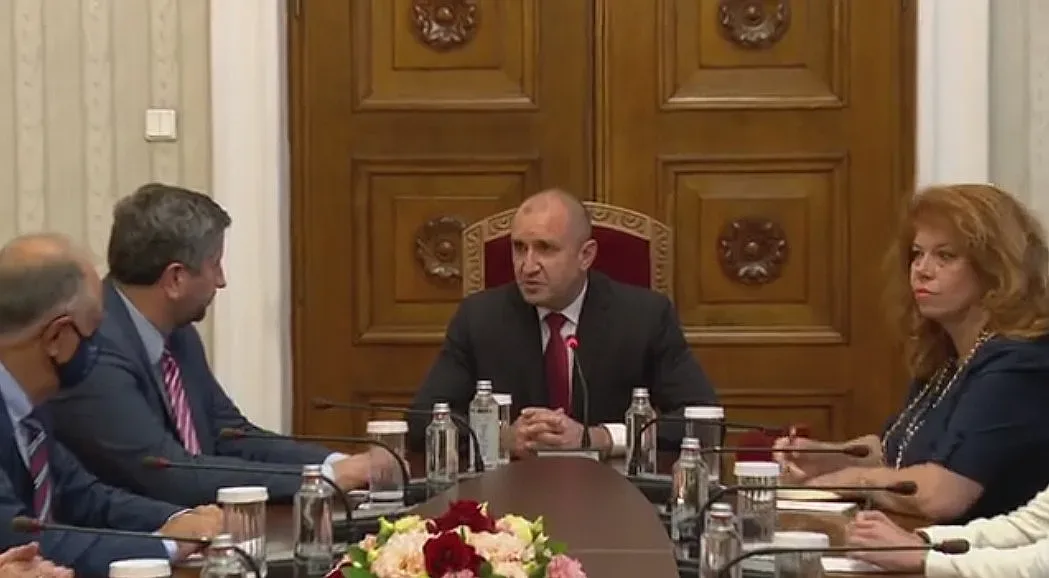 Радев: Расте залогът за третия мандат