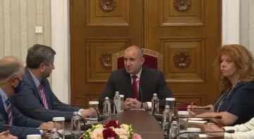 Радев: Расте залогът за третия мандат