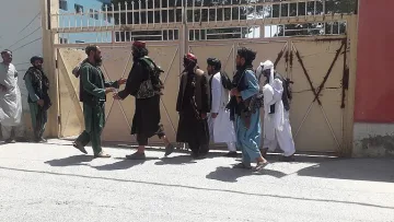 Екзекуции в Афганистан, цивилни бягат