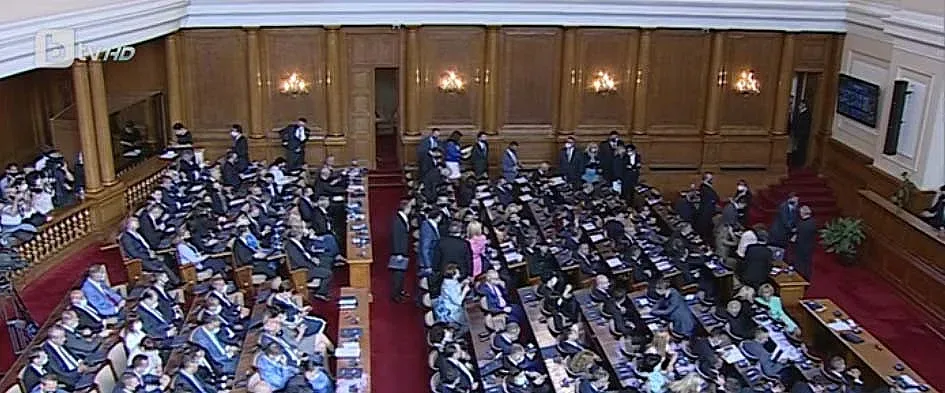 Няма кворум. Парламентът не прие решението за Николов