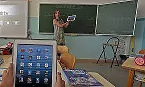 Държавата купува още 20 000 таблета за учениците