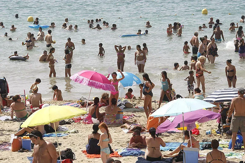 Само бедняци в курортите, оплакват се търговци