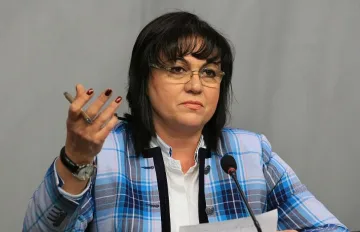 Нинова се вживя! Постави условие на Слави