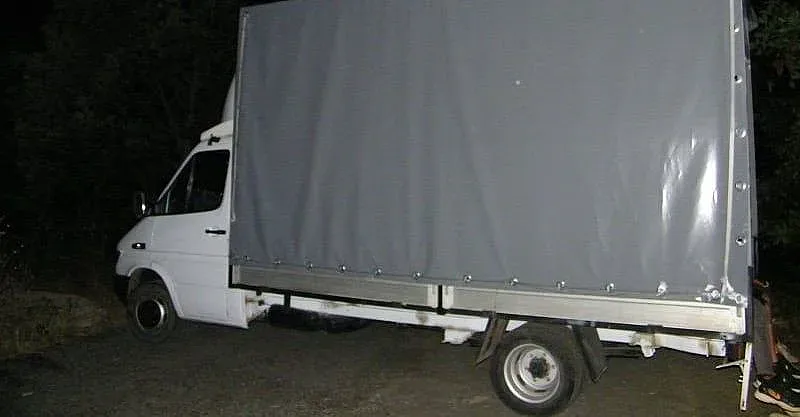 Полицията подгони нови вълни бежанци, има талибани