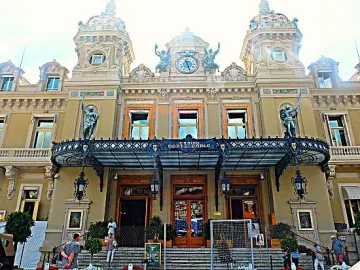 Софиянец се фука с Ролс Ройс в Монако. Кой е той?