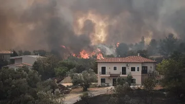 Внимание, българи! Ето къде бушуват пожари в Гърция