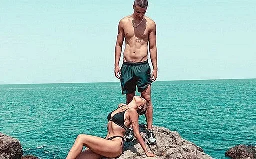 Ето кой смени Папи Ханс в леглото на Дара