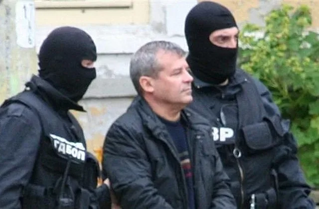 Кой е свидетелят срещу Килърите, по когото стреляха