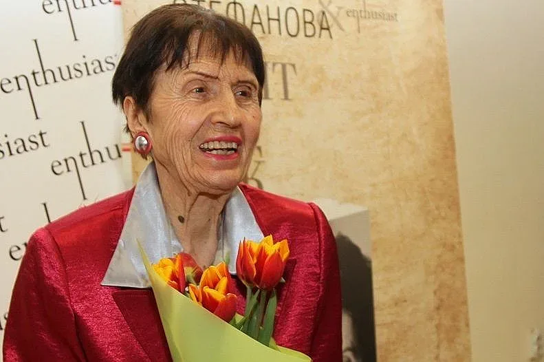 Напусна ни любима поетеса