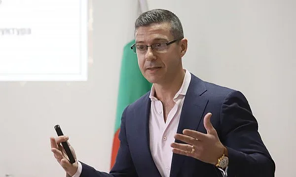 Шефът на БНР каза дълбоко личните мотиви за оставката си