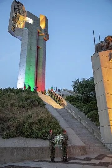 Стара Загора се поклони пред паметта на бранителите си