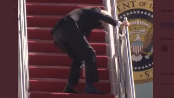 Байдън си омаза брадата, писаха му бележка