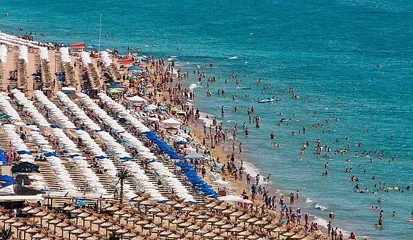Морето се оживи. Хотелите пълни, проблем с паркирането