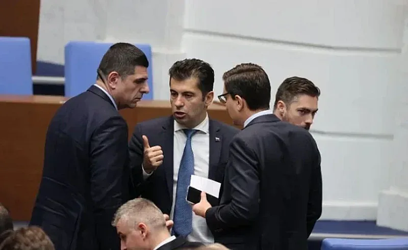 Пепетата се пропукаха. Раздор с ДБ