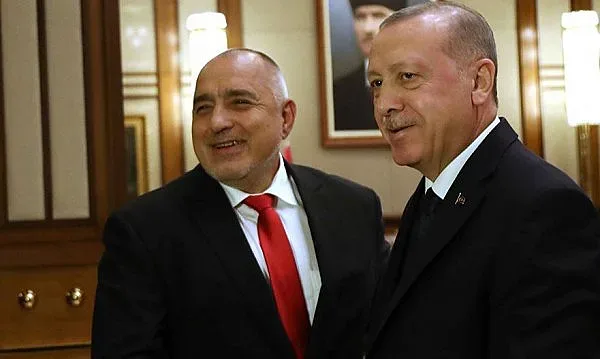 Борисов и Ердоган стягат Радев в обръч. Истина ли е?