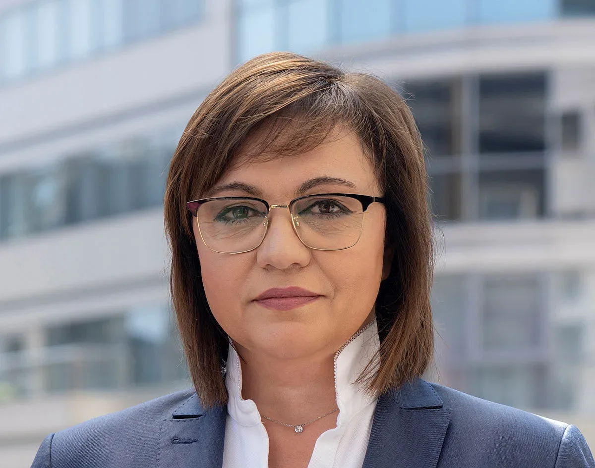 Нинова иска споразумение със Слави срещу подкрепа