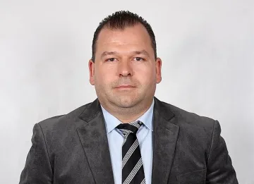 Николай Велчев: Масово се отнемат и продават сгради от училища