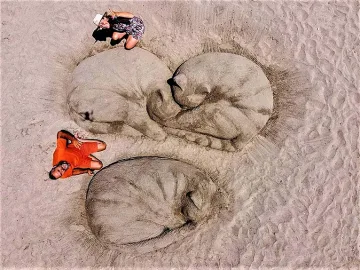 Пол и Реми ще ви научат да ваете фигурки от пясък в Бургас