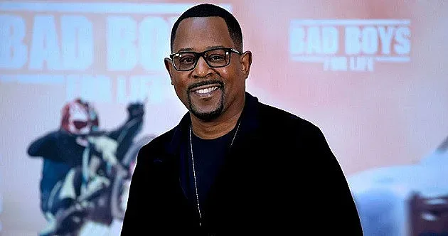 Мартин Лорънс позира с екипа на Елин Топузаков /Фото/