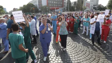 Пак протест пред Пирогов, искат оставката на здравния министър