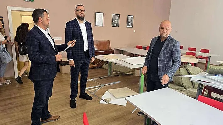 Кошмар в класна стая. Падна таван (СНИМКИ)