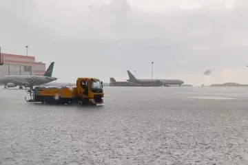 Самолети „плуват“ на летището в Москва