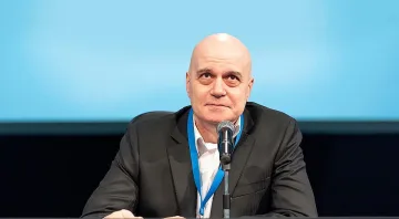 "Шпигел": Българи искат да се върнат заради Слави