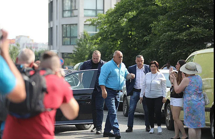 Борисов разпитан в полицията по три сигнала