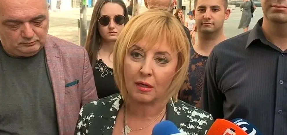 Манолова омекна за кабинета на Слави