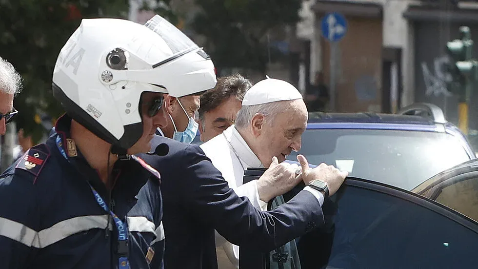 Изписаха папа Франциск от болницата. Добре е