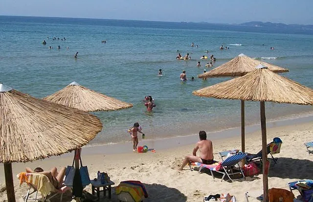 Нашенци на гръцкото море - бира, ракия, кебапчета...