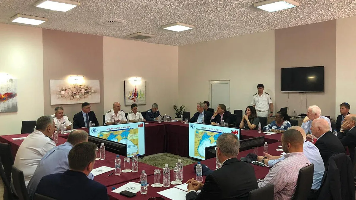 Херо Мустафа посети базата на ВМС във Варна