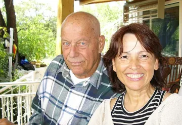 Вдовицата на Коста Цонев продаде за милион семейния имот