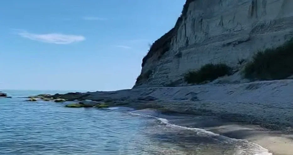 Странна гледка на наш плаж. Има проблем