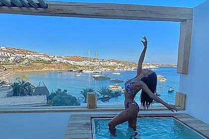 Бившата на Гришо купонясва в Миконос