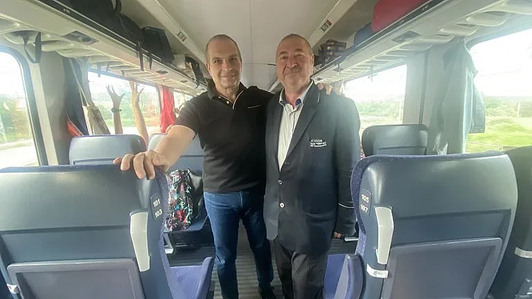 Гроздан Караджов се качи във влака. Извини се и разпореди 7 незабавни промени